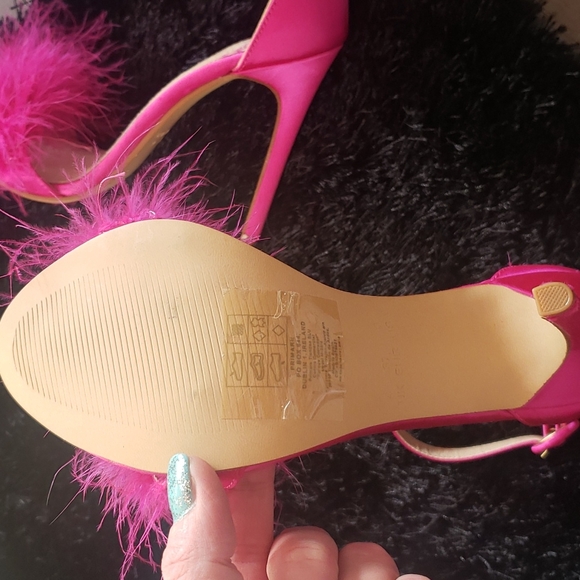 Fluffy High Heels 👠 - Picture 3 of 3